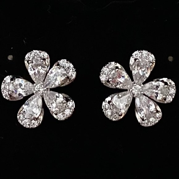 Karen Kettering Designs Jewelry - Beautiful flower CZs Earring /E55